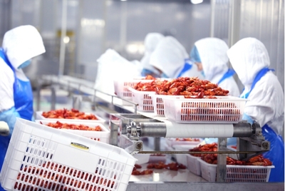 品質水產讓世界矚目,紅小廚震撼登陸納斯達克巨幕