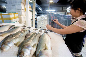 超市售水產(chǎn)品 先交代“出身”_滾動新聞_財經(jīng)縱橫_新浪網(wǎng)